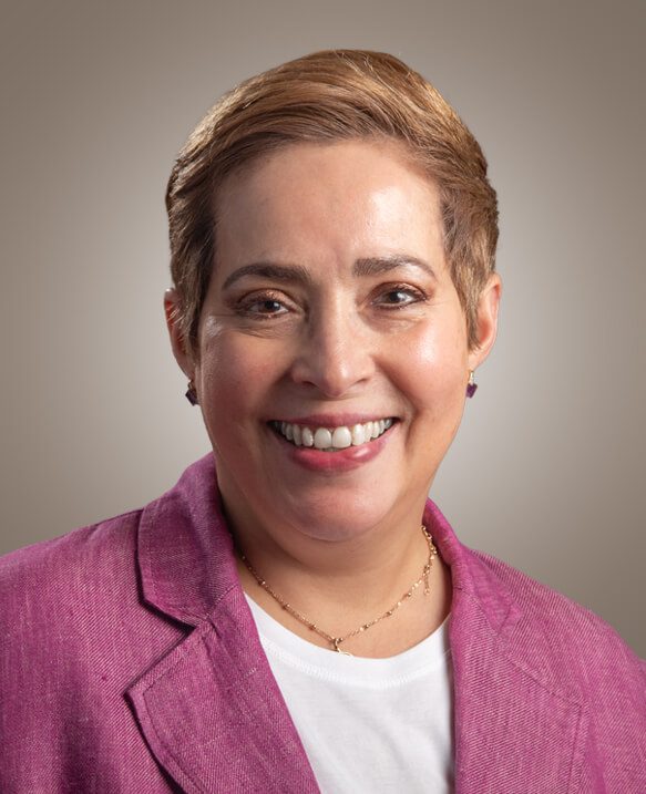 Es profesora del área de Comercialización, directora académica de los Programas In-Company y directora del área de Comercialización.