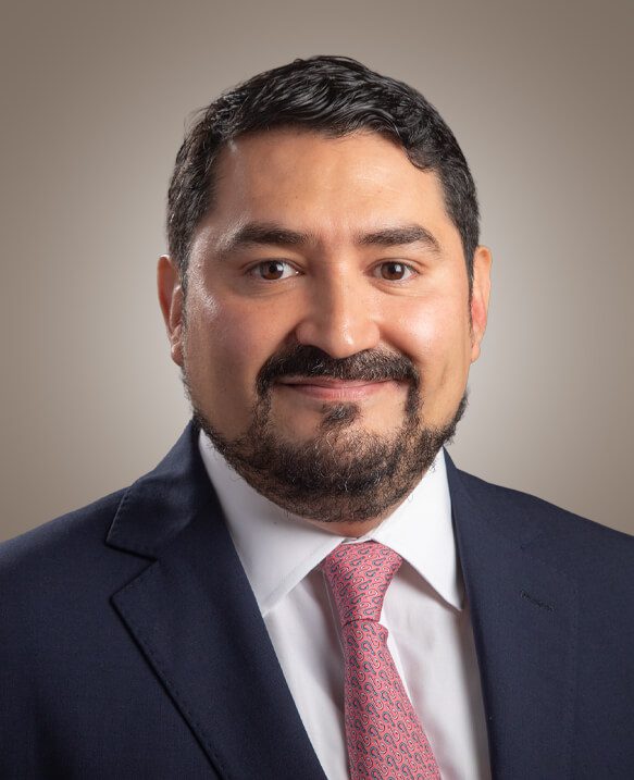 Es profesor del área de Entorno Económico. Licenciado en Administración y en Economía por el ITAM. Además, cuenta con una maestría en Ciencias en Economía