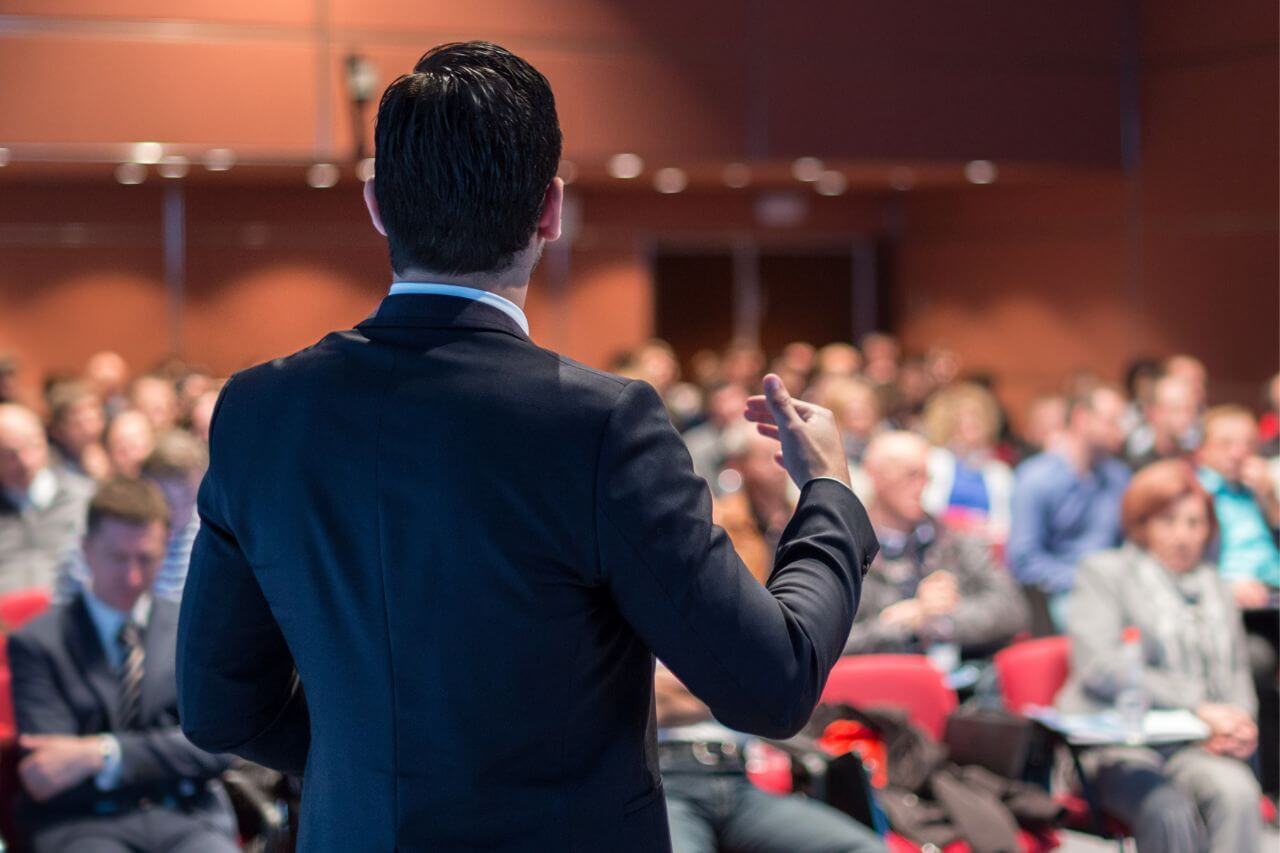 Invertir horas en conocimiento: la estrategia más rentable de un líder